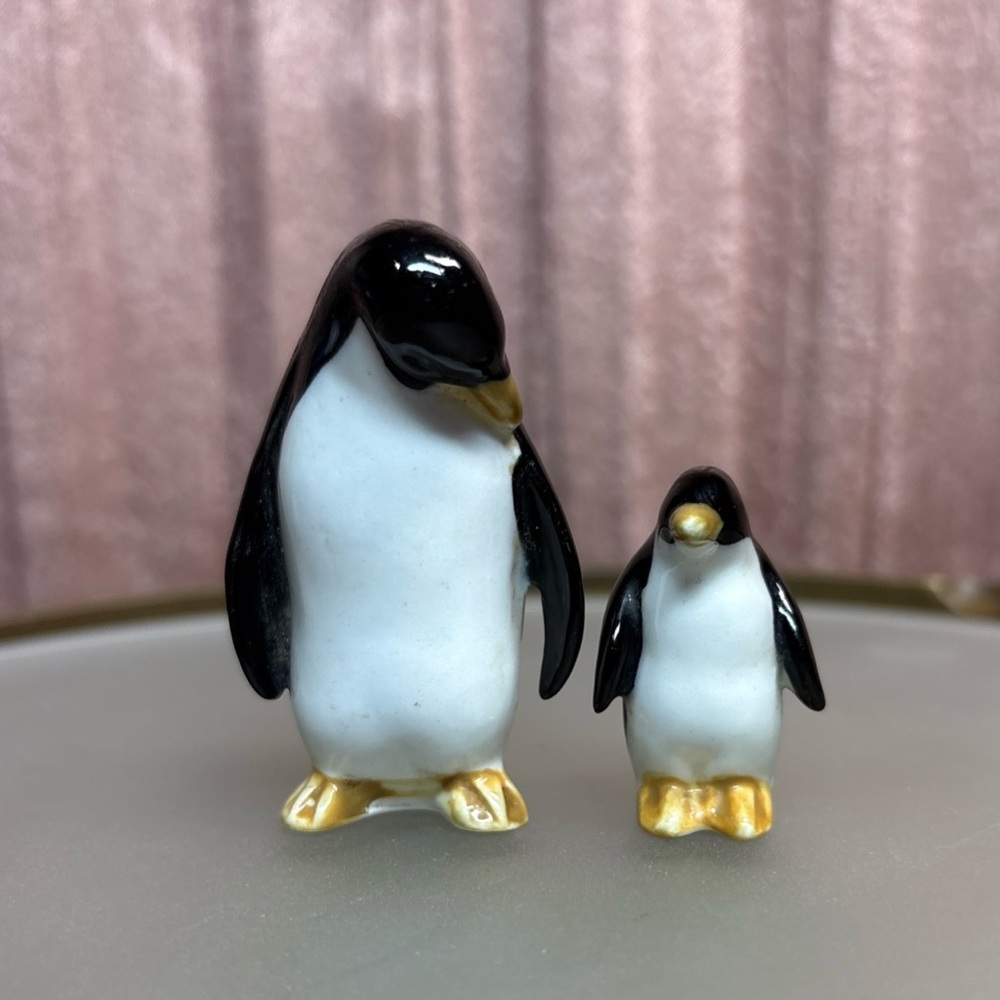 Penguin Figurine Set - Black and White